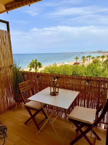 360 sea view Beachfront apartment 2 bedrooms