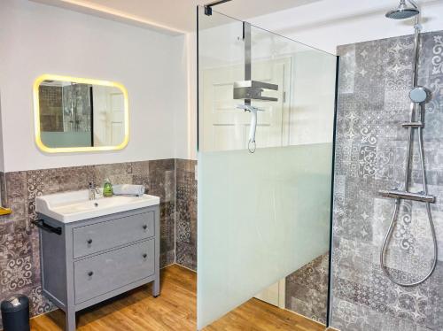 a bathroom with a shower and a sink at Ferienwohnung Irmchen in Altefähr