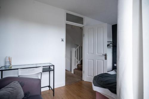 Stunning Cardiff Wharf View 4 Bed Free Parking photo 7