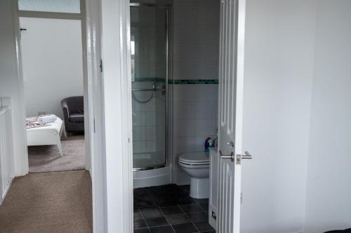 Stunning Cardiff Wharf View 4 Bed Free Parking photo 17