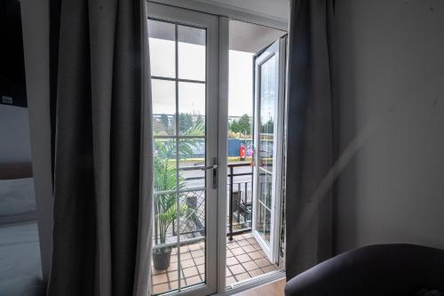 Stunning Cardiff Wharf View 4 Bed Free Parking photo 32