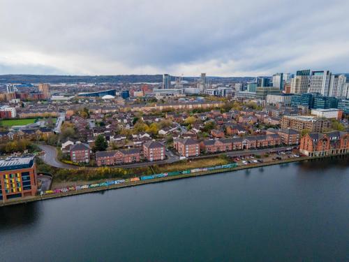 Stunning Cardiff Wharf View 4 Bed Free Parking photo 63