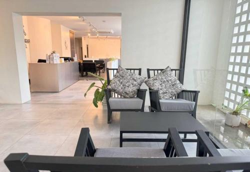 Η κουζίνα ή μικρή κουζίνα στο Collection O The Singha Chiangmai Hotel