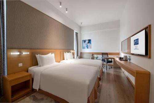 a hotel room with two beds and a desk at Holiday Inn Express Chengdu Huanhuaxi by IHG-Near Jinsha Site Musem,Near Wuhou Temple Museum,Welcome drinks,Free gym,Free self-service laundry in Chengdu