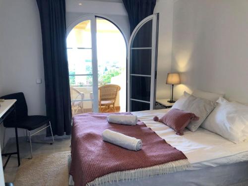 2-Bed Sea View Apt 10 mins from Puerto Banus