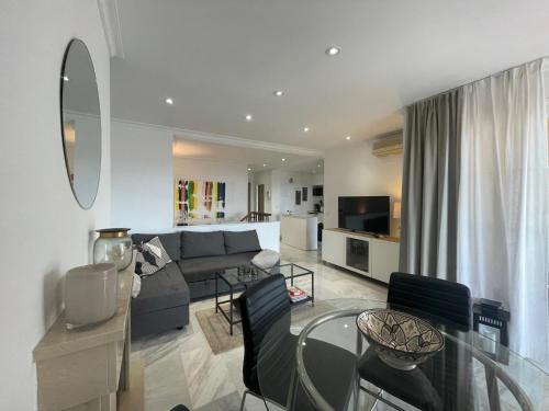 2-Bed Sea View Apt 10 mins from Puerto Banus