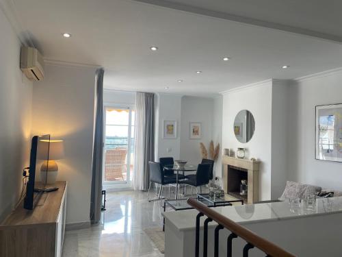 2-Bed Sea View Apt 10 mins from Puerto Banus