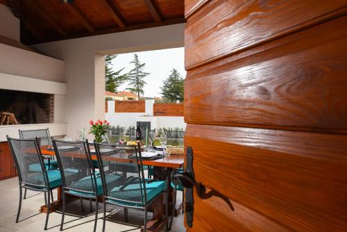 Gambar di galeri bagi Charming Villa with heated pool near Zadar di Debeljak