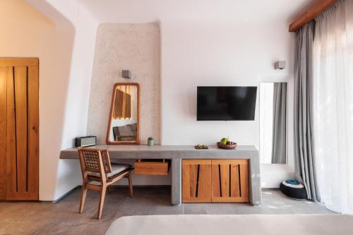 a living room with a desk and a mirror at Mileo in Kalo Livadi