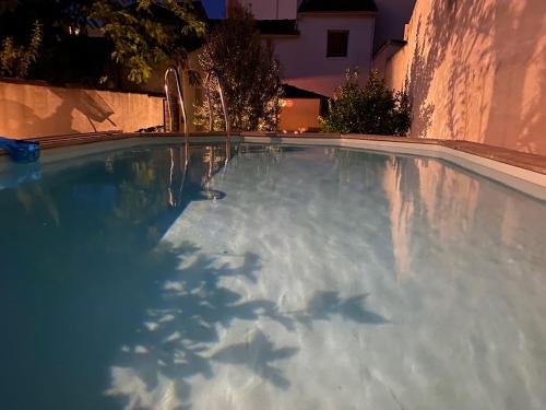 Villa Blanche Près centre ville 3 chambres piscine