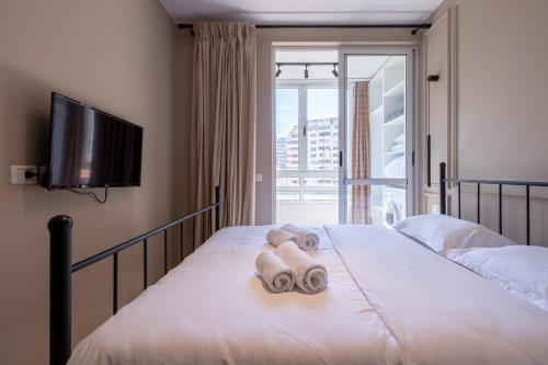 Giường trong phòng chung tại Garden Lake City Apartment's