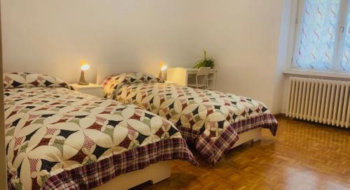 เตียงในห้องที่ Appartamento Armonia,rooms in the city