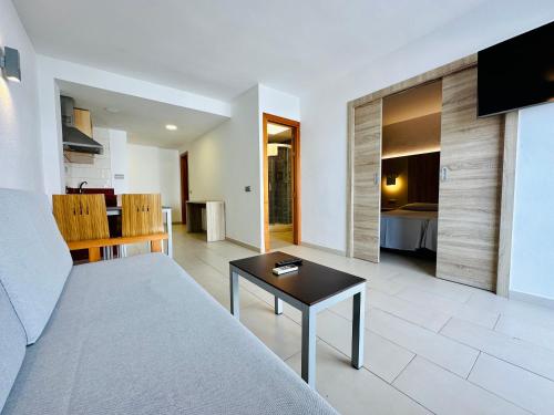 Dapur atau dapur kecil di Apartamentos Jet - Adults Only
