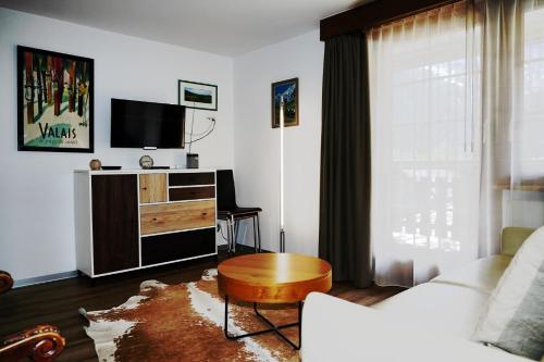 TV a/nebo společenská místnost v ubytování Chalet Valeria