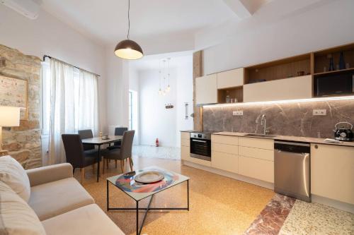 2BR Apt 20 Mins From Acropolis with Washer & Dryer