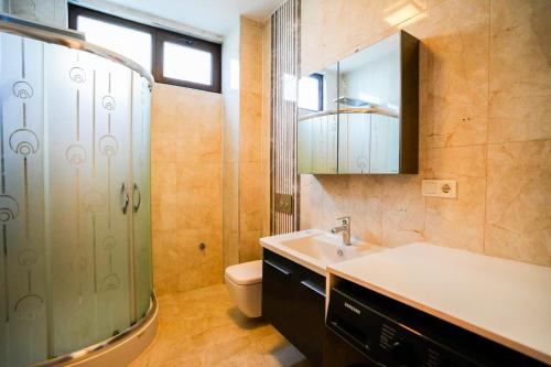 Bilik mandi di Bosphorus view Villa