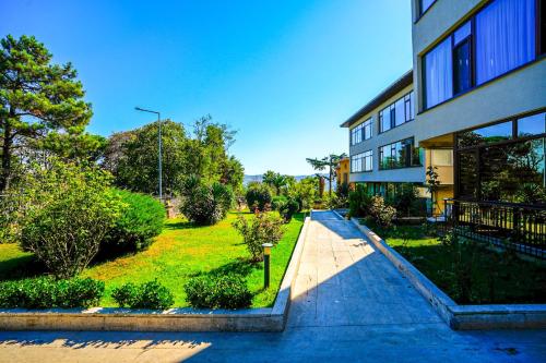 Taman di luar Bosphorus view Villa