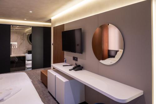 TV a/nebo společenská místnost v ubytování Mattis Hotel