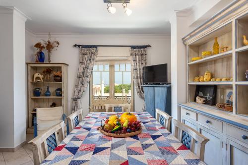 Host Wise - Wonderful Flats with Pool