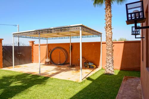 a gazebo with a basketball hoop in a yard at VILLA NOÛR PALACE avec piscine jaccuzi à Marrakech in Marrakech