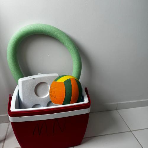 a toy trash can with a ball in it at Cantinho de Kelly in Santarém