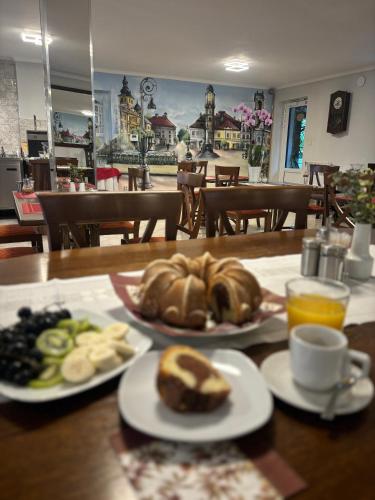 Makanan di atau berdekatan hotel