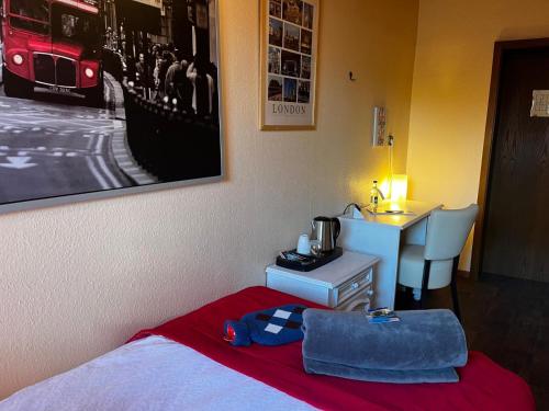 Ένα ή περισσότερα κρεβάτια σε δωμάτιο στο Henblas Hotel
