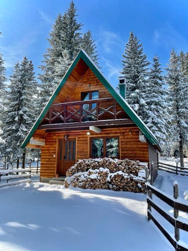 a log cabin in the snow with trees at Ville Uskoci in Žabljak