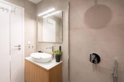2BR Apt-Magic Terrace - Close to Metro & Acropolis