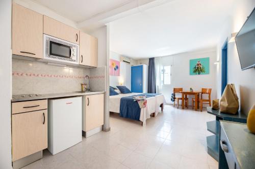 Gallery image of Hotel Apartamentos Vibra Central City - Adults only in San Antonio