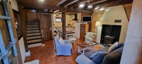 a living room with a couch and a fireplace at Casa rural La Piedrapipa in Madrigal de la Vera