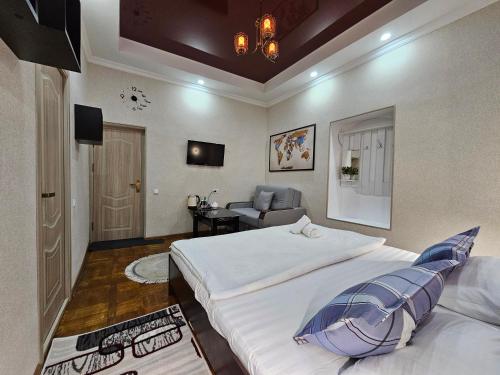 Postel nebo postele na pokoji v ubytování OROM guest house