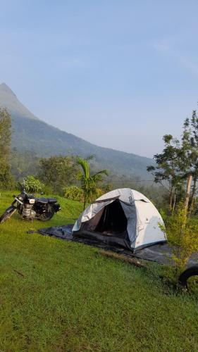 Příroda nedaleko luxury tent