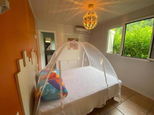 Una cama o camas en una habitación de kaï colibri