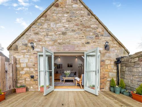 Long HoughtonにあるThe Barn - Uk36460の古い石造りの建物(パティオに面したドア付)