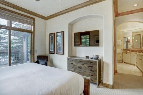 Ein Bett oder Betten in einem Zimmer der Unterkunft Arrowhead Village at Beaver Creek