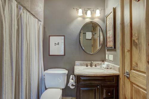 Ein Badezimmer in der Unterkunft Arrowhead Village at Beaver Creek