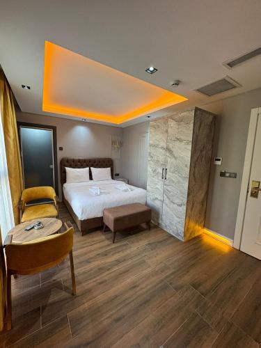 Postel nebo postele na pokoji v ubytování GreenWich Hotel