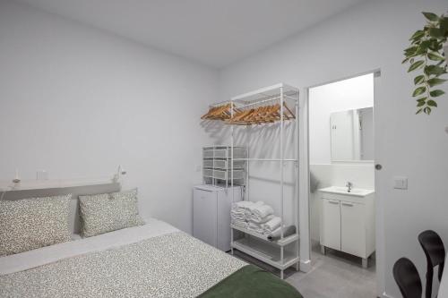 Mol-Terrace, En-Suite Bathroom, Fridge & TV
