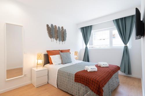 Katil atau katil-katil dalam bilik di Host Wise - Sweet Sunny Flat with Balcony