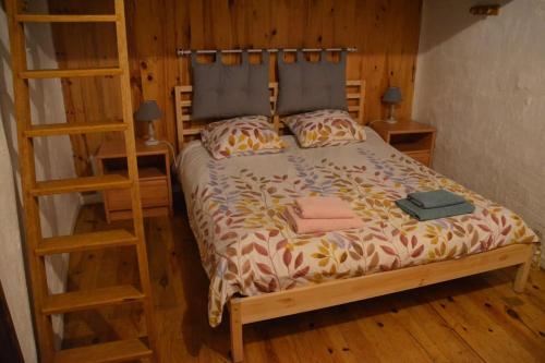 a bedroom with a bed and two bunk beds at Les petits cyprès in Bonnieux