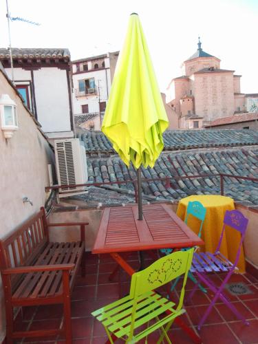Φωτογραφία από το άλμπουμ του Casa Catedral - terraza privada con vistas en el corazón de Toledo στο Τολέδο