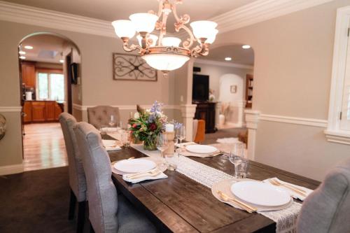 a dining room table with chairs and a chandelier at Luxury House, Walk to Downtown or Pioneer Park in Nevada City