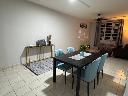 Χώρος καθιστικού στο SJ Homes Putatan KK Sabah