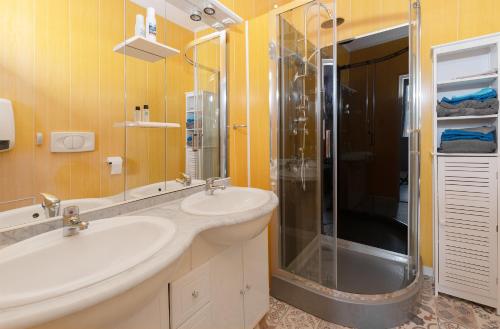 Bilik mandi di Duplex centre Saint-Girons