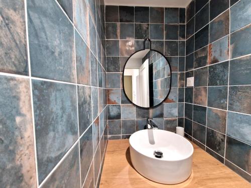 a bathroom with a sink and a mirror at Sadi Carnot in Arles