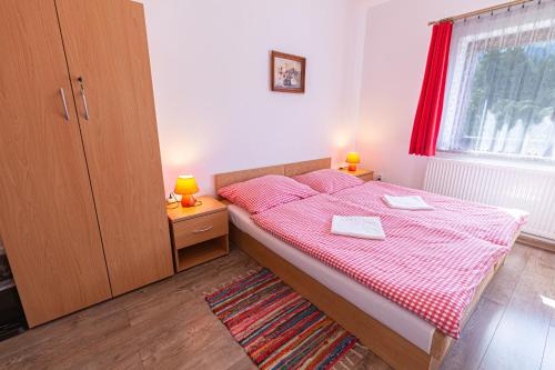 Postel nebo postele na pokoji v ubytování Penzión Bachleda