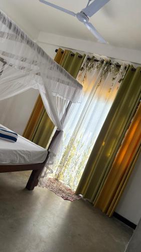 Una cama o camas en una habitación de The Point Mirissa