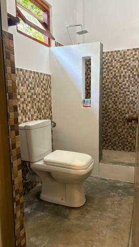 Un baño de The Point Mirissa