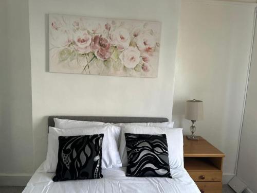 Ένα ή περισσότερα κρεβάτια σε δωμάτιο στο Stylish Large comfortable 5 bedroom house